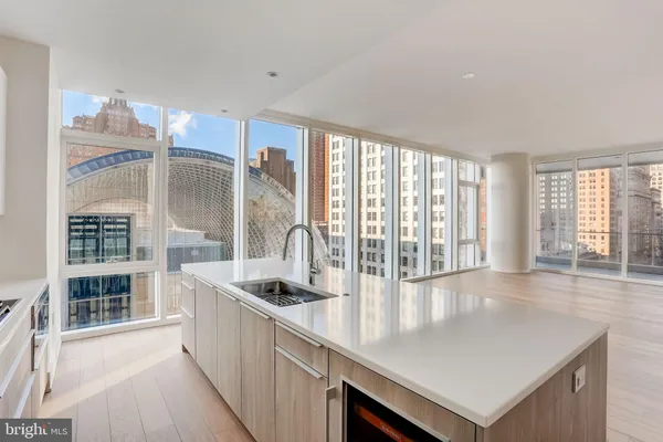 $9,800 | 301 South Broad Street, Unit 1201, Philadelphia, PA 19107