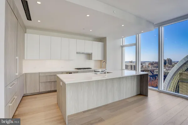 $9,800 | 301 South Broad Street, Unit 1201, Philadelphia, PA 19107