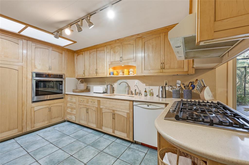 2074 Northwest 11th Road Gainesville, FL 32605 - Photo 12 of 64