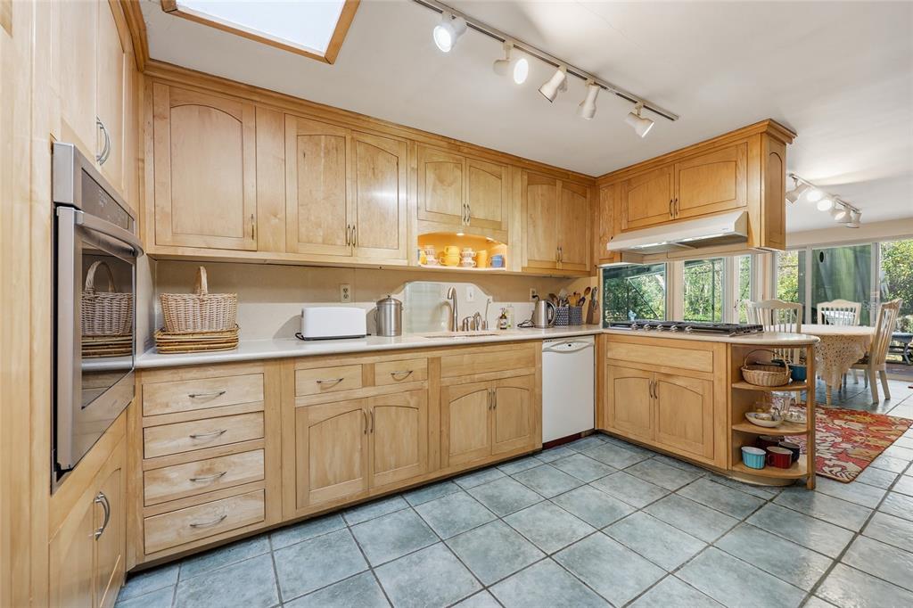 2074 Northwest 11th Road Gainesville, FL 32605 - Photo 10 of 64