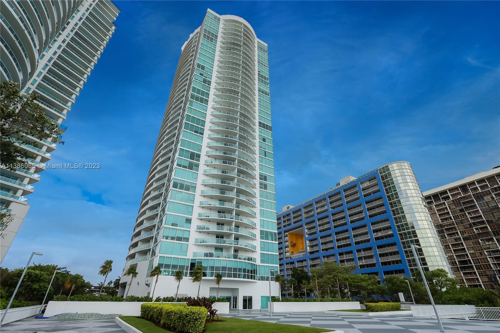 2101 Brickell Avenue, Unit 704 Miami, FL 33129 - Photo 29 of 32 a front view of a building