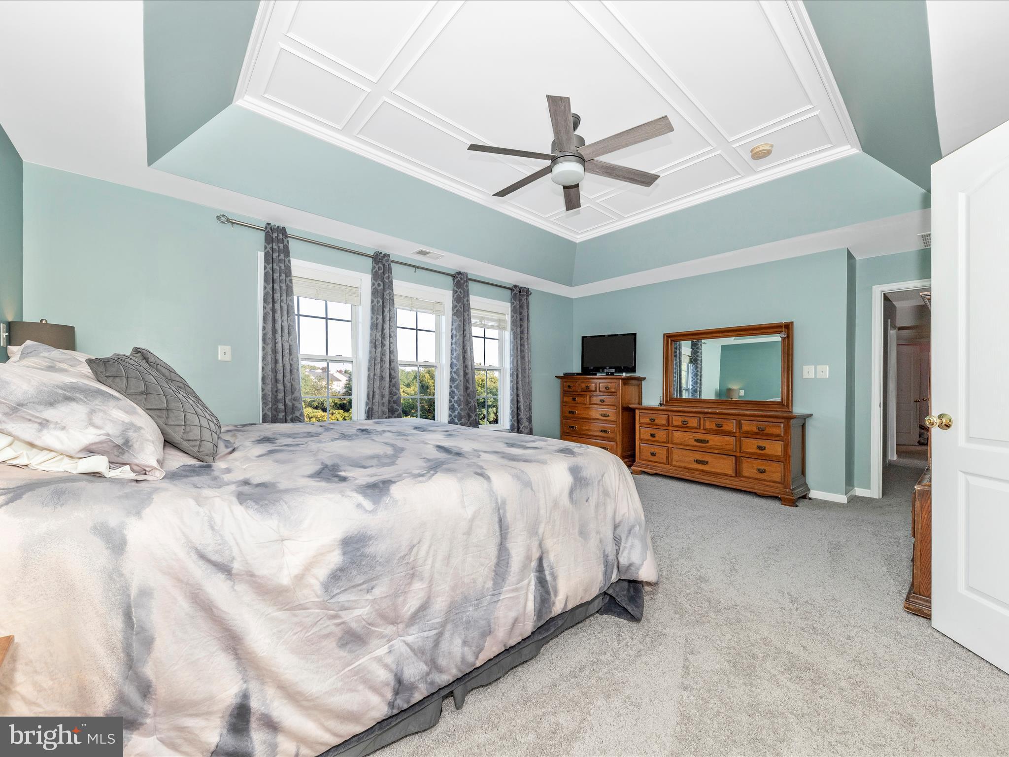 4 Jeffrey Lane Brunswick, MD 21758 - Photo 21 of 39 a spacious bedroom with a bed a couch and dresser