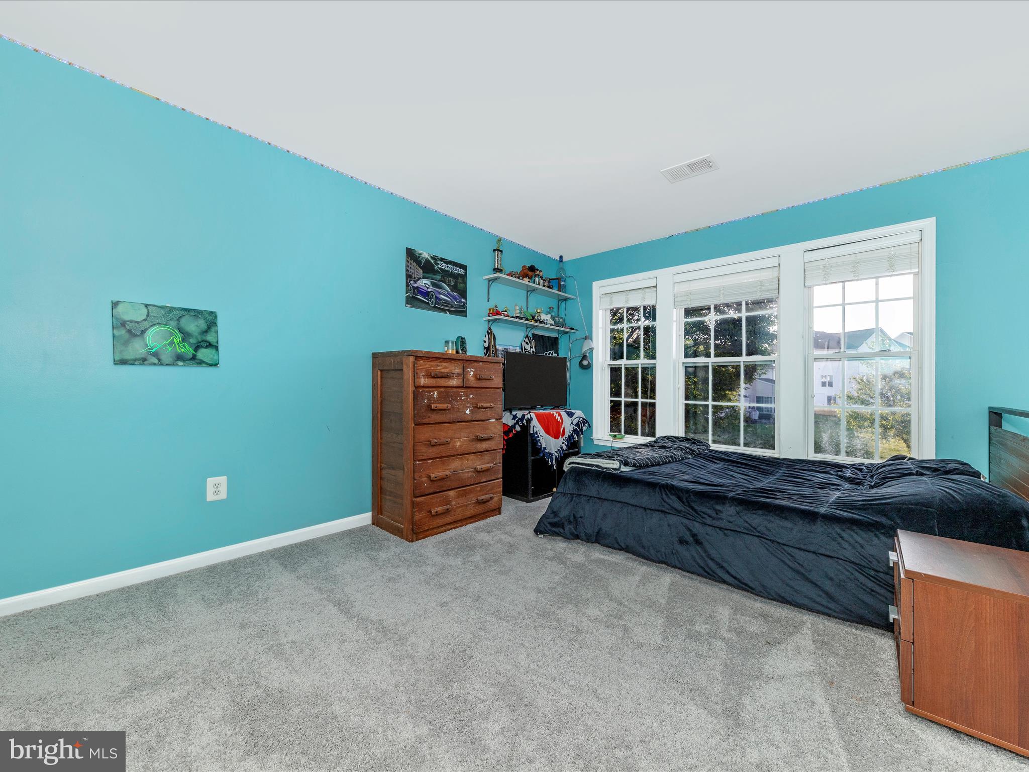 4 Jeffrey Lane Brunswick, MD 21758 - Photo 25 of 39 a living room with furniture and a large window