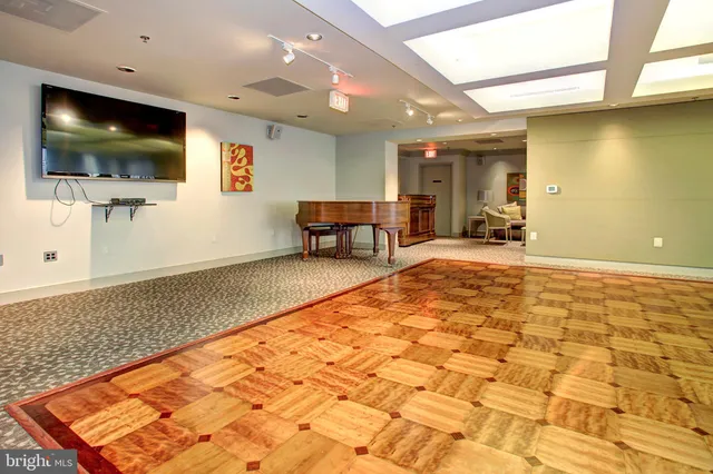 $425,000 | 2121 Jamieson Avenue, Unit 710, Alexandria, VA 22314