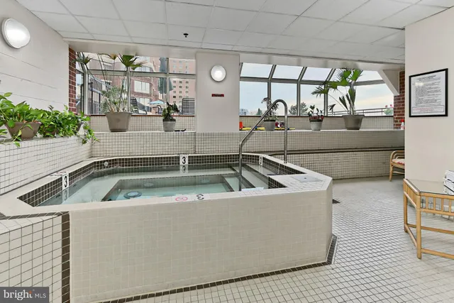 $425,000 | 2121 Jamieson Avenue, Unit 710, Alexandria, VA 22314