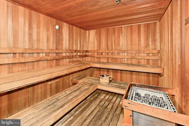 $425,000 | 2121 Jamieson Avenue, Unit 710, Alexandria, VA 22314