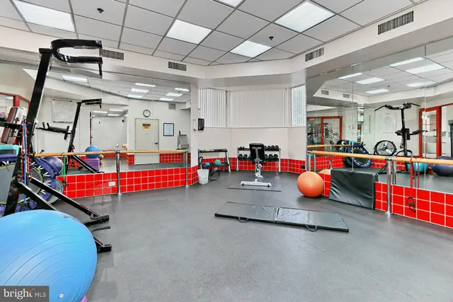 $425,000 | 2121 Jamieson Avenue, Unit 710, Alexandria, VA 22314