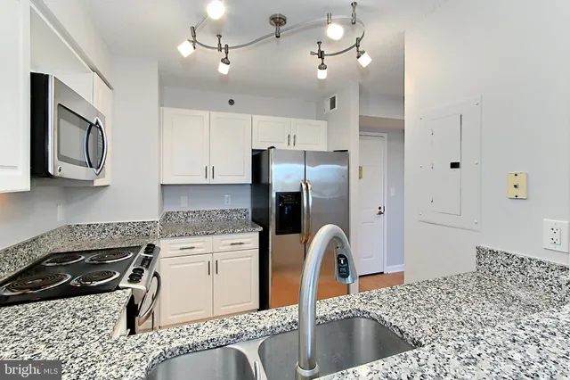 $425,000 | 2121 Jamieson Avenue, Unit 710, Alexandria, VA 22314