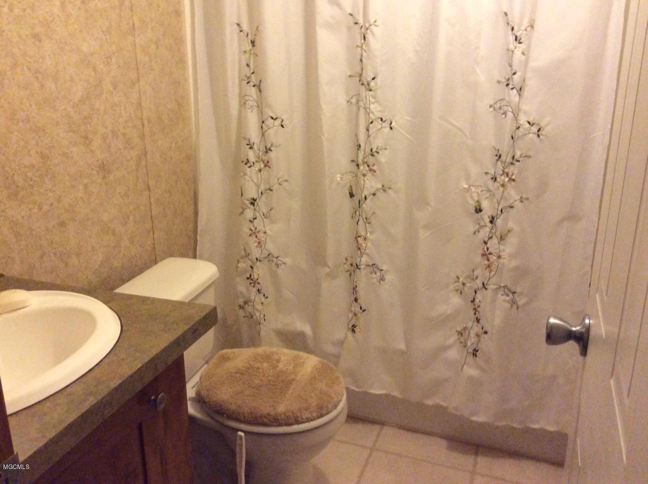 76 Elmer Smith Road Lumberton, MS 39455 - Photo 11 of 20 GUEST BATH