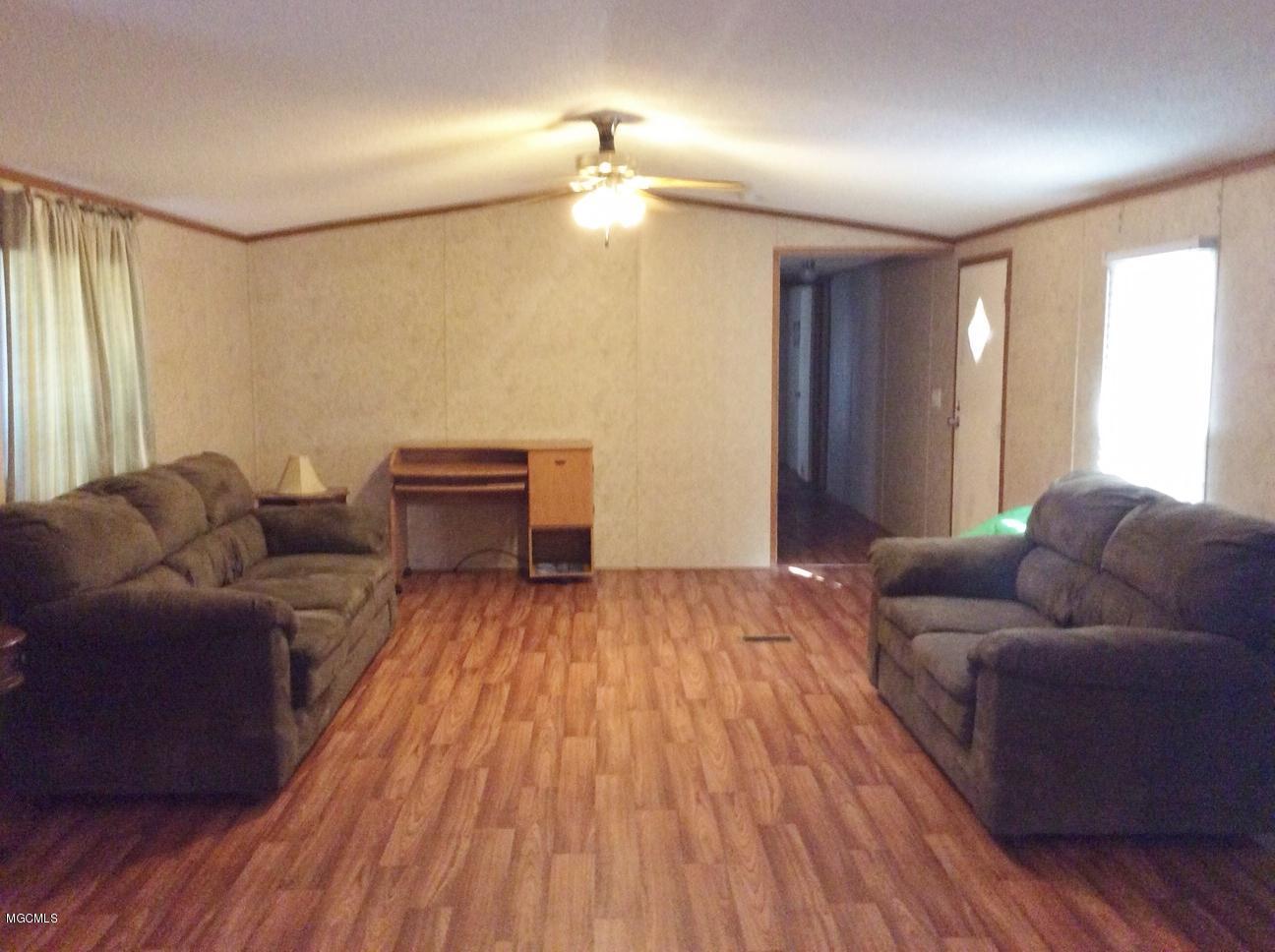 76 Elmer Smith Road Lumberton, MS 39455 - Photo 6 of 20 LIVING ROOM
