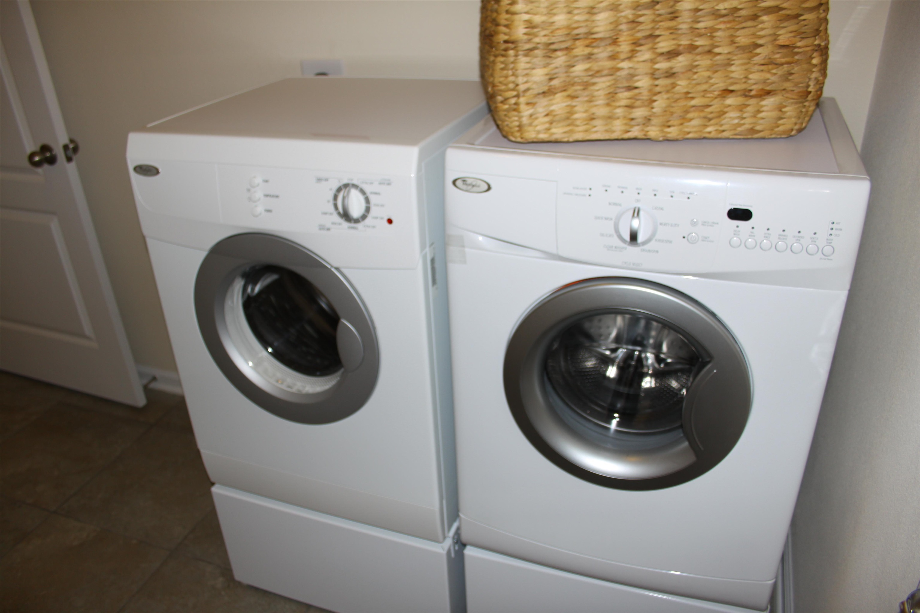 811 Golden Lake Loop St. Augustine, FL 32084 - Photo 6 of 20 a utility room with dryer and washer