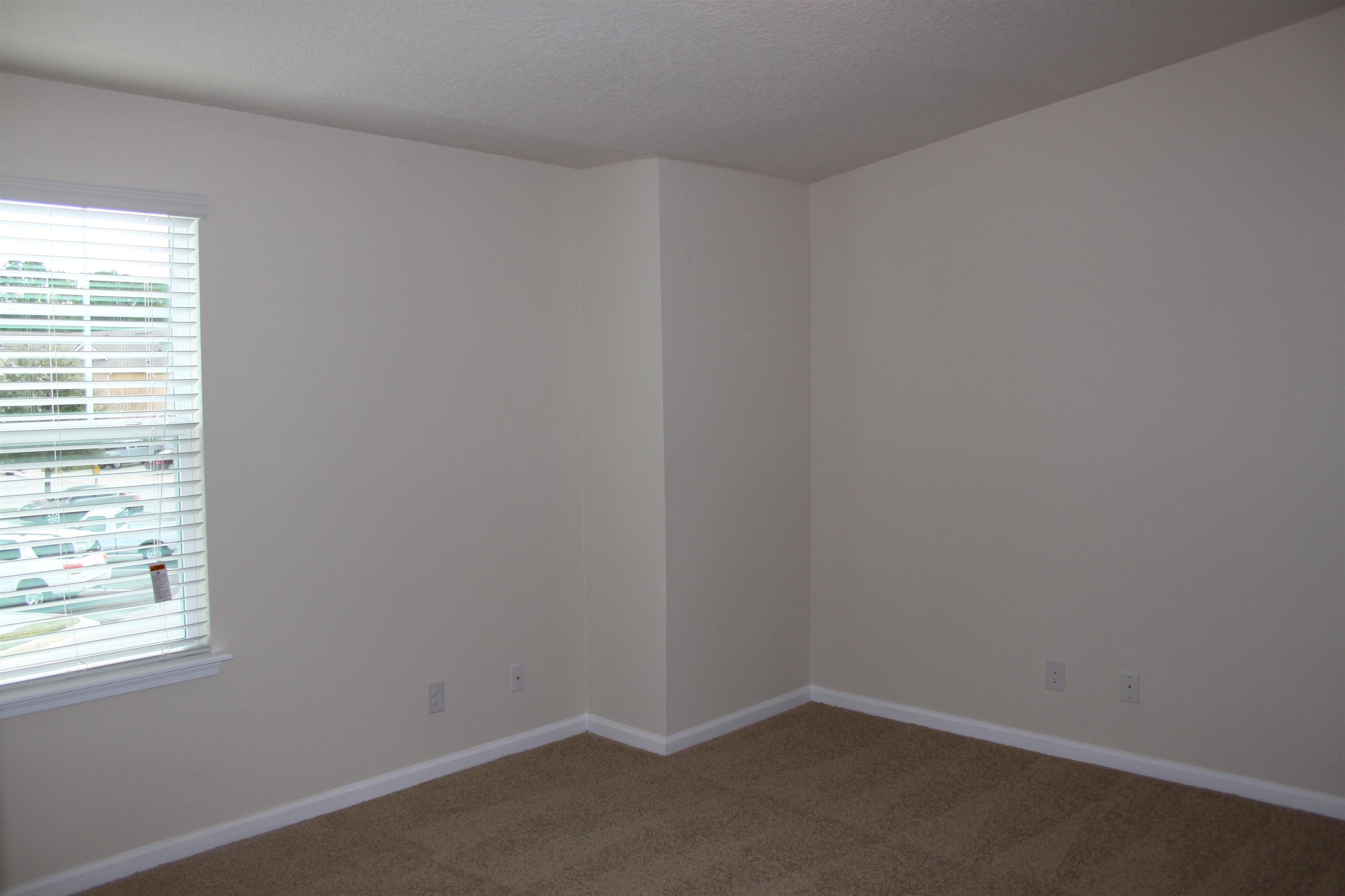 811 Golden Lake Loop St. Augustine, FL 32084 - Photo 10 of 20 an empty room with a window