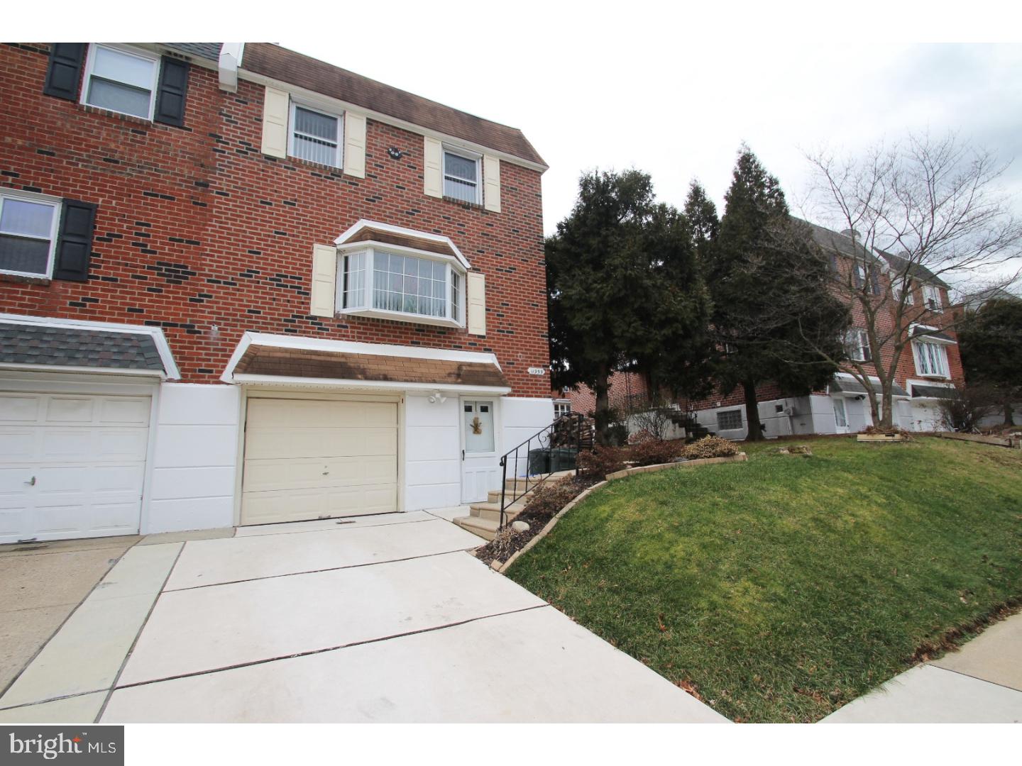 11959 Dumont Road Philadelphia, PA 19116 - Photo 2 of 25 Gallery Image 2