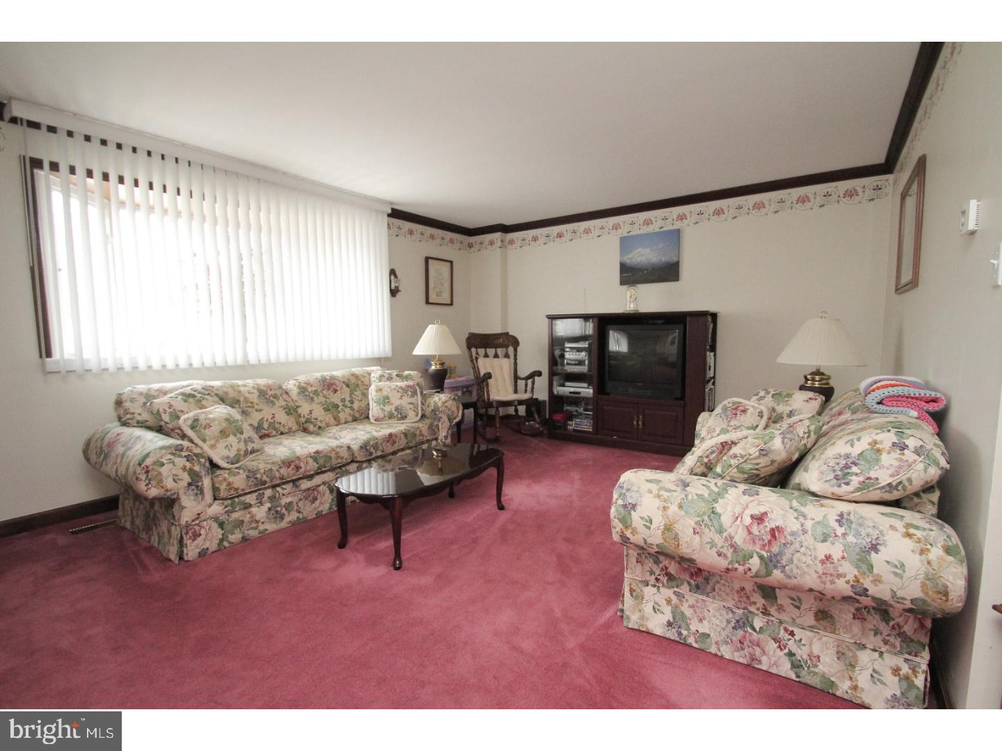 11959 Dumont Road Philadelphia, PA 19116 - Photo 3 of 25 Gallery Image 3