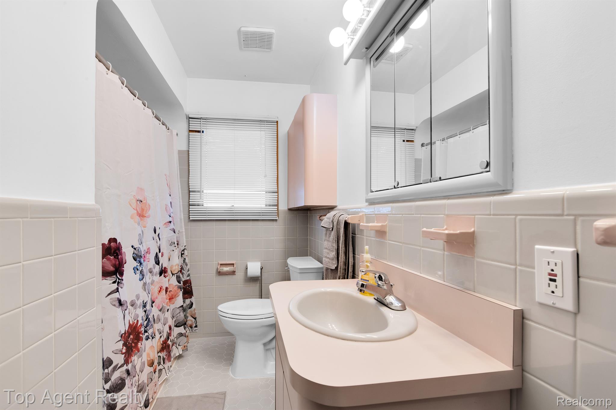 3261 Bathurst Avenue Rochester, MI 48309 - Photo 25 of 35 Gallery Image 25