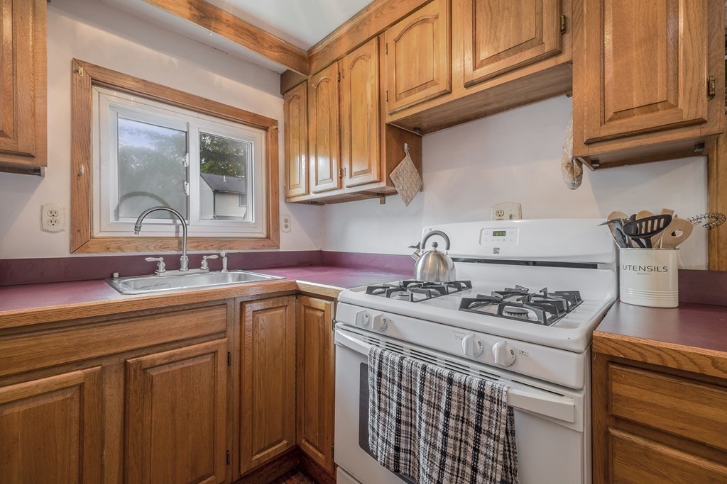 7 Chestnut Road Norfolk, MA 02056 - Photo 3 of 30 Gallery Image 3