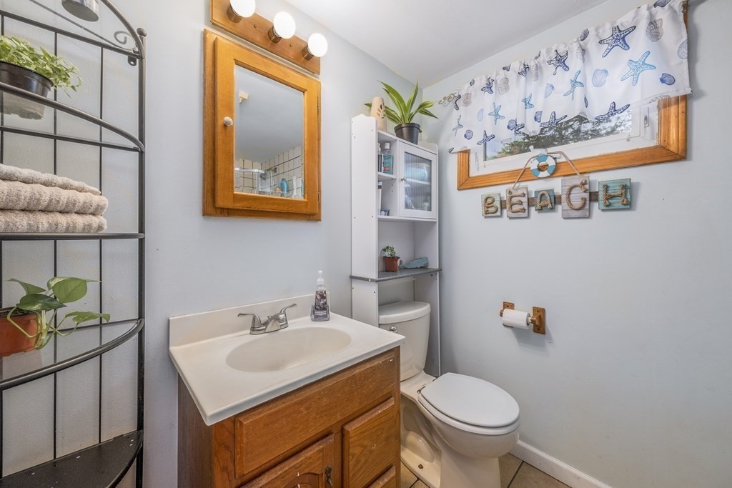 7 Chestnut Road Norfolk, MA 02056 - Photo 8 of 30 Gallery Image 8