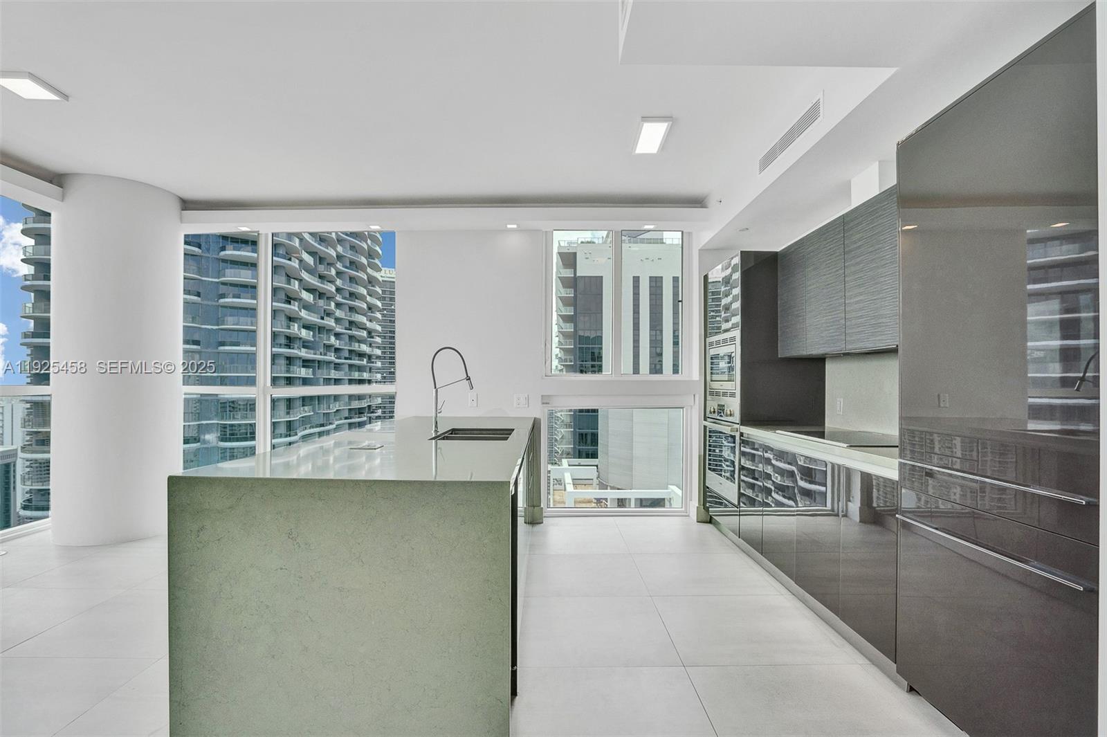 1080 Brickell Avenue, Unit 4109 Miami, FL 33131 - Photo 4 of 23