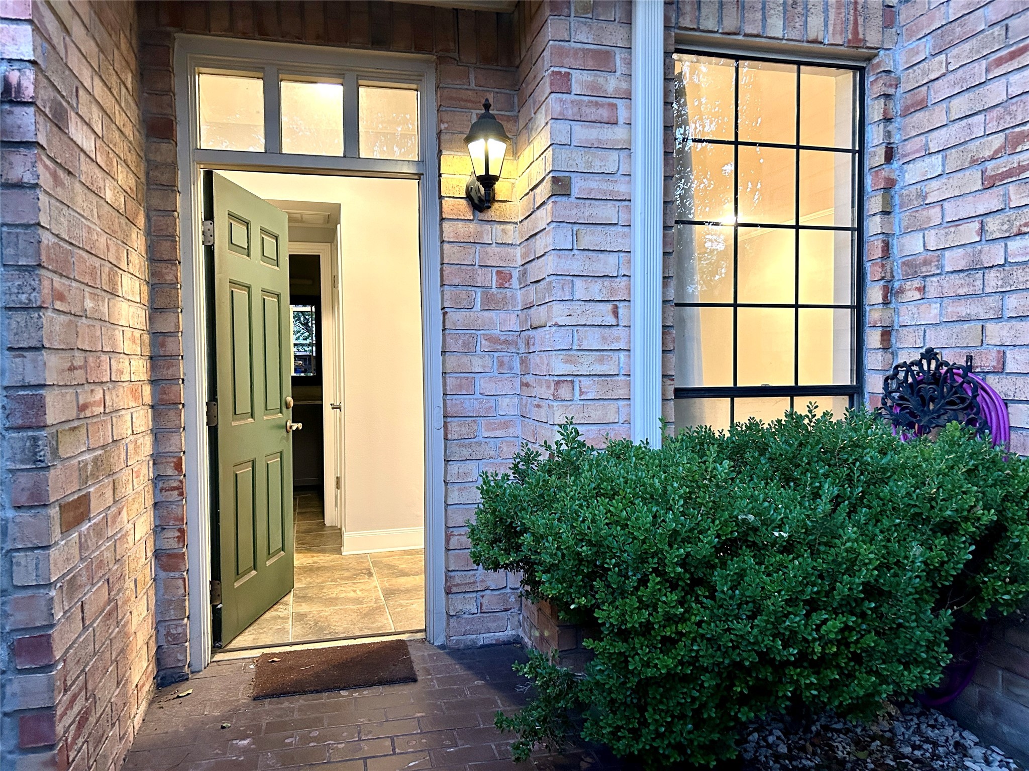 West U living that's ready today! Quiet neighborhood close to dining and shopping. Reserved covered parking right by your back door.