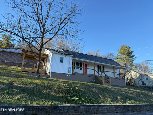$209,900 | 400 Collins Street, Loudon, TN 37774