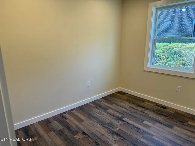 $209,900 | 400 Collins Street, Loudon, TN 37774