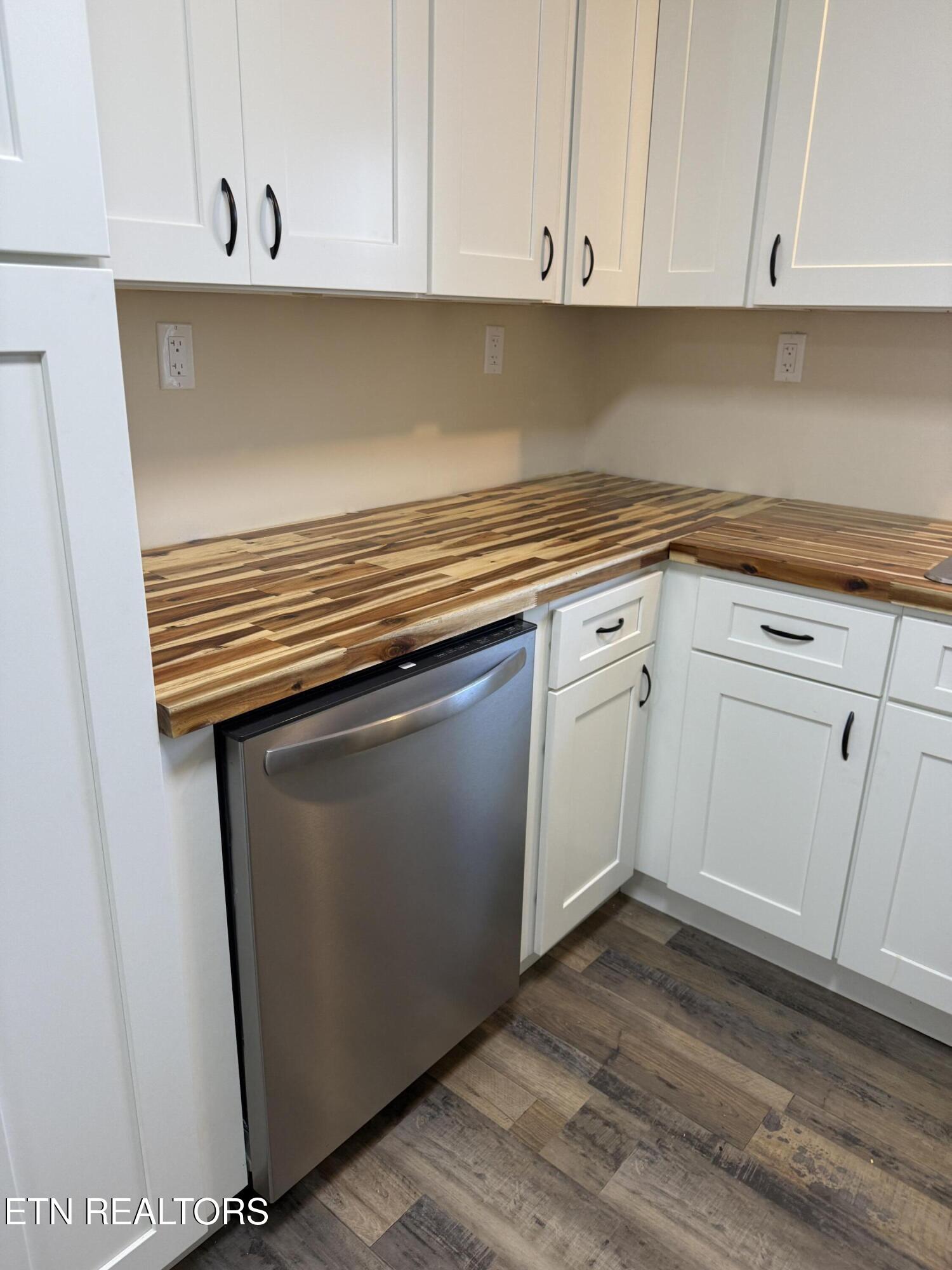 400 Collins Street Loudon, TN 37774 - Photo 7 of 22 Kitchen