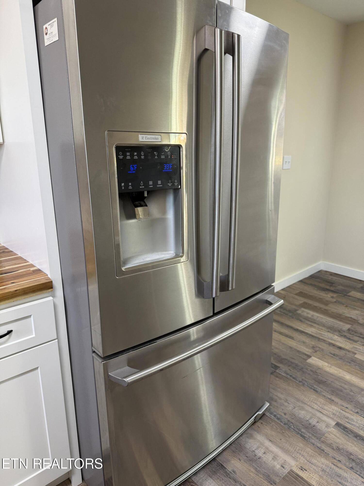 400 Collins Street Loudon, TN 37774 - Photo 8 of 22 Kitchen