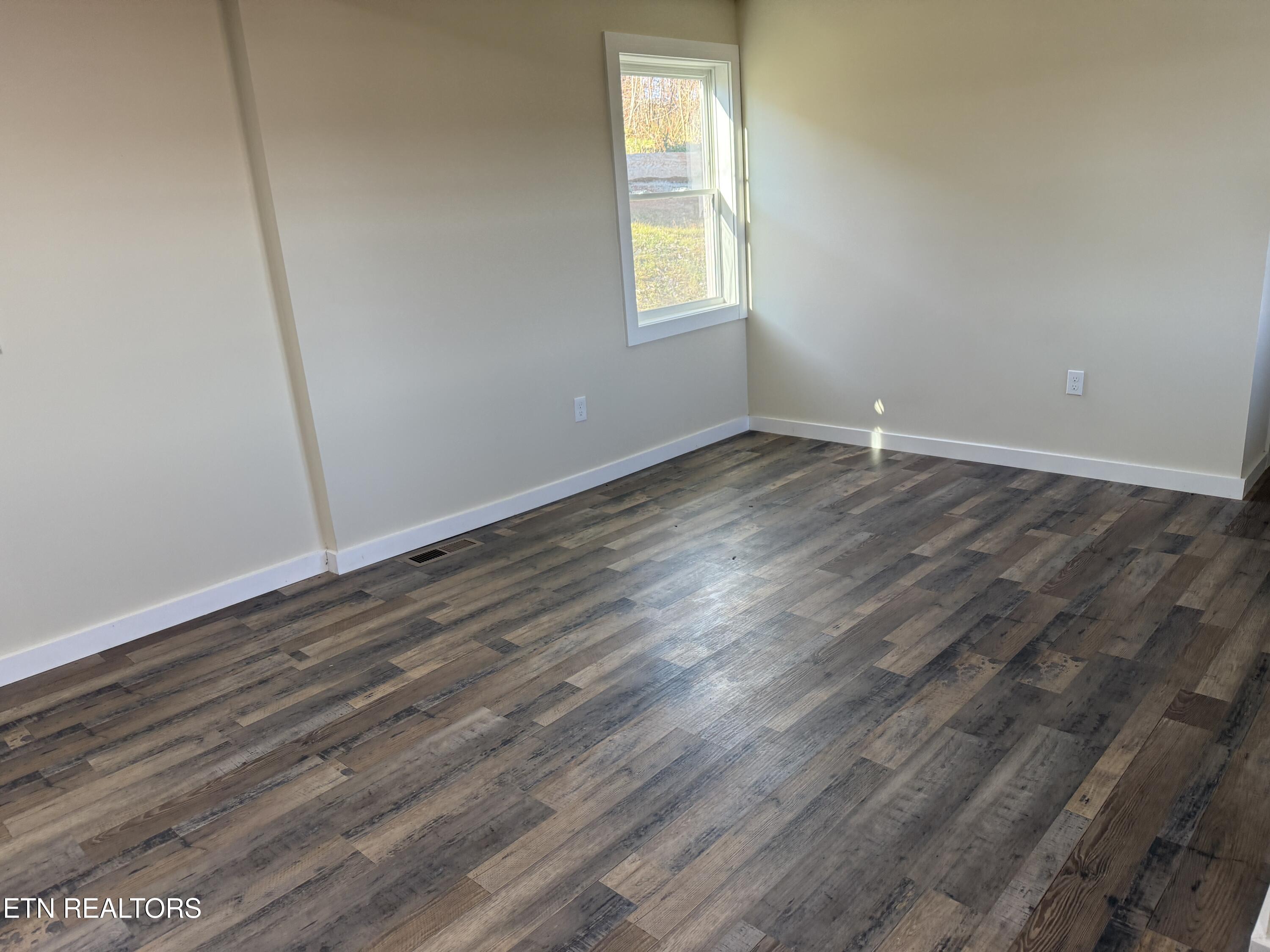 400 Collins Street Loudon, TN 37774 - Photo 9 of 22 IMG_3321