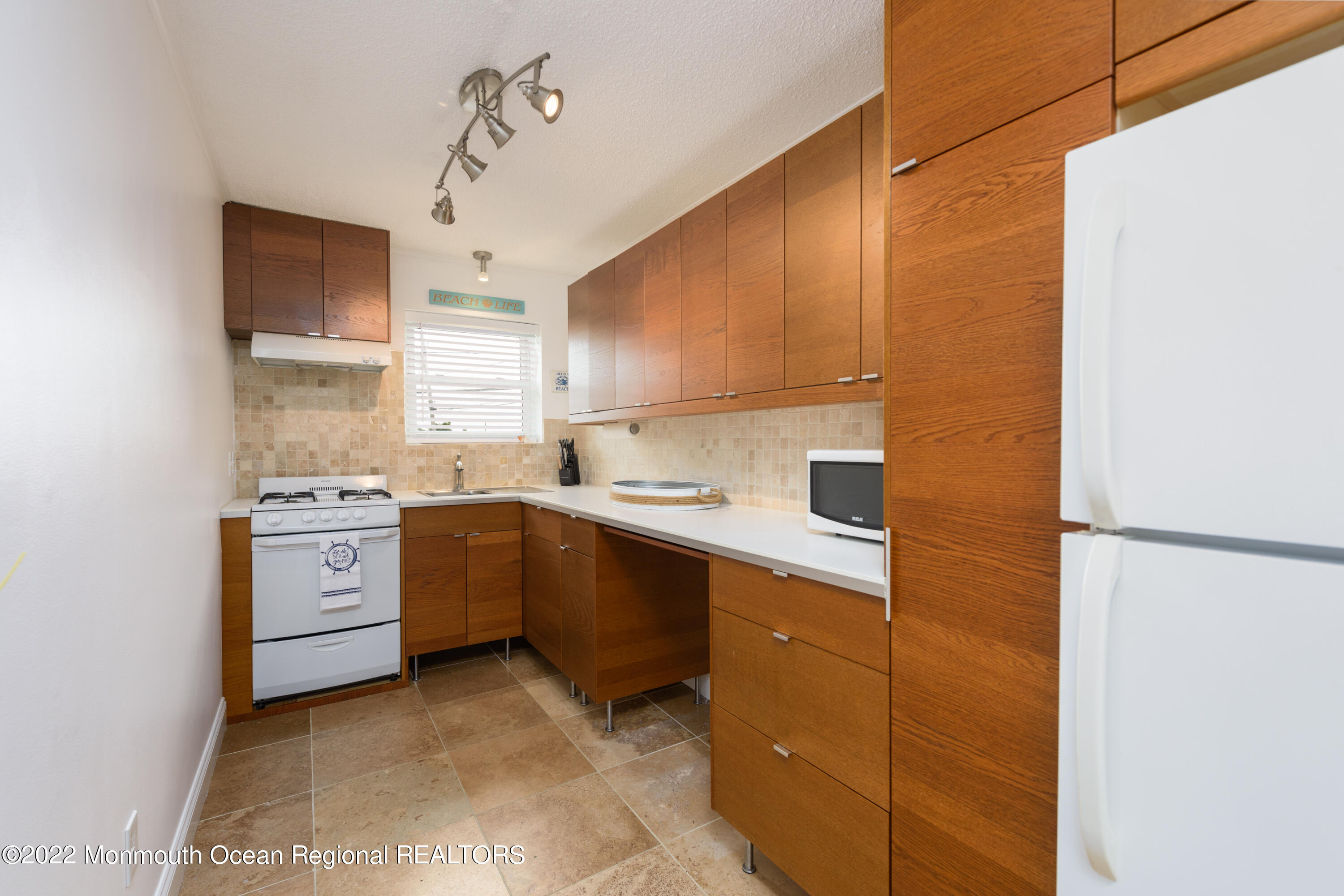 455 Ocean Boulevard, Unit 26 Long Branch, NJ 07740 - Photo 6 of 11 kitchen