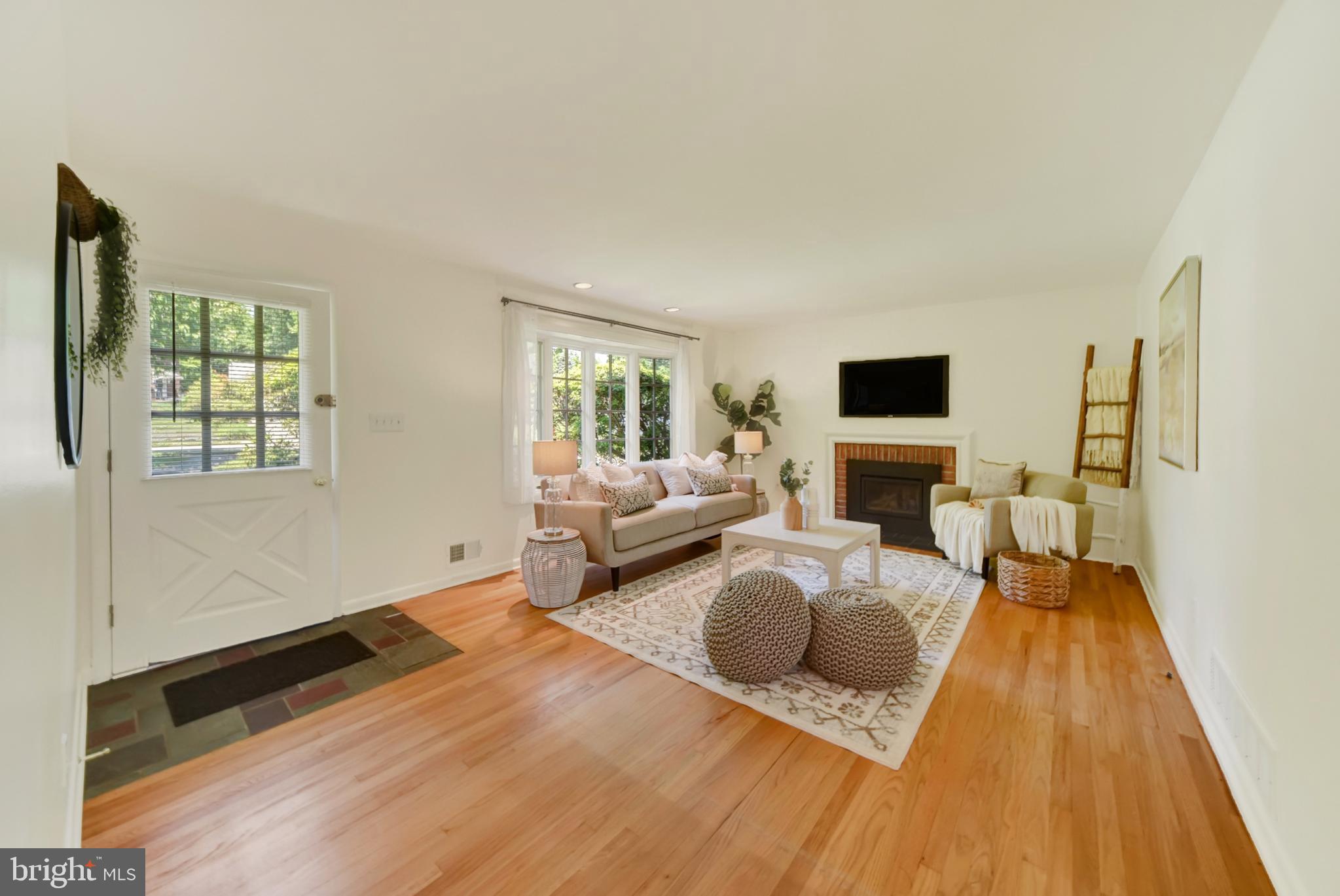 403 Old Orchard Road Baltimore, MD 21229 - Photo 2 of 37 Living Room w/Gas Fireplace