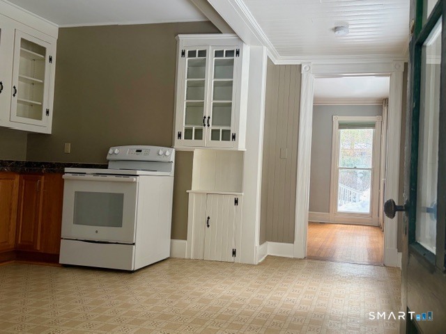 41 Maple Avenue Norfolk, CT 06058 - Photo 4 of 8 a utility room with dryer and washer