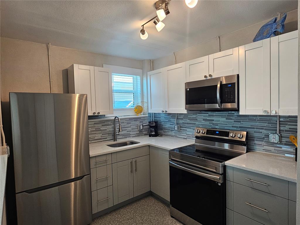 14135 Palm Street Madeira Beach, FL 33708 - Photo 6 of 82