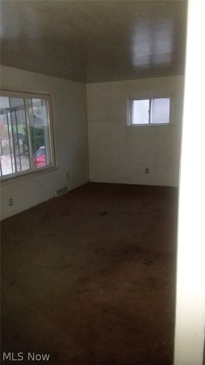 6735 Phillips Rice Road Cortland, OH 44410 - Photo 7 of 13 Gallery Image 7