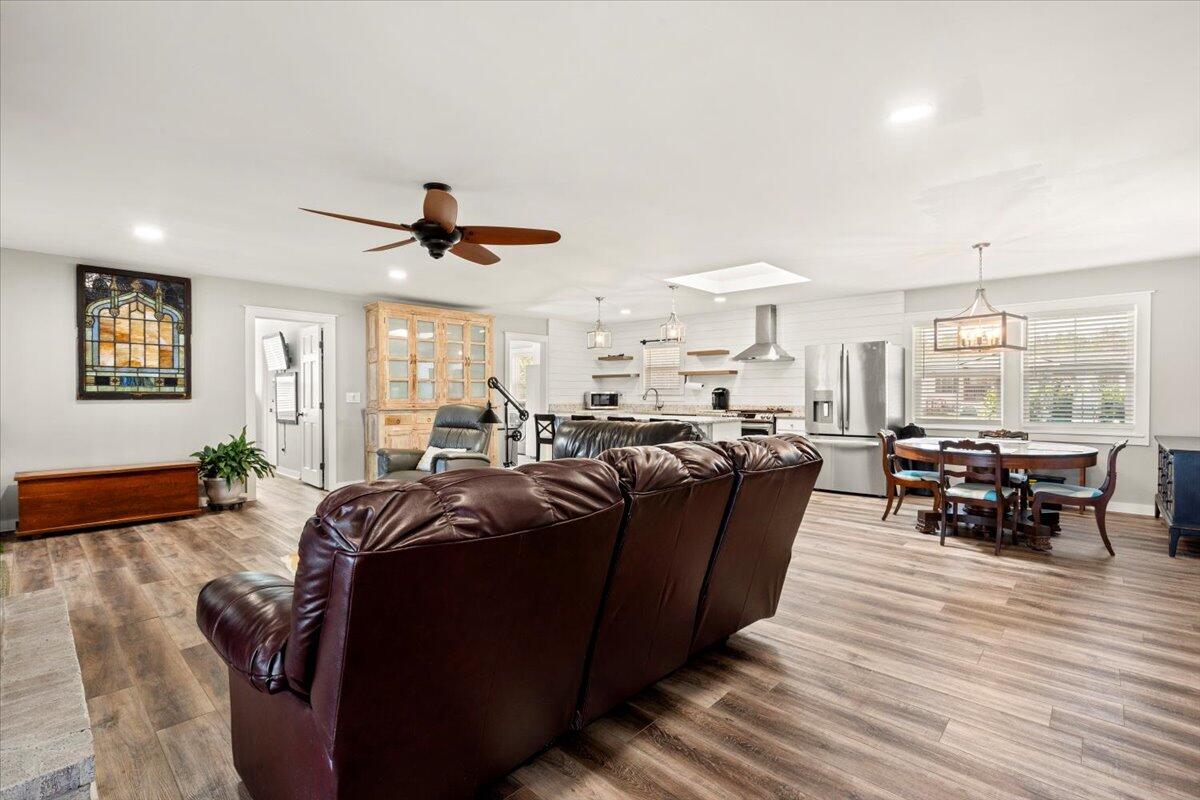 761 Stumphole Road Elloree, SC 29047 - Photo 12 of 30 Great Room