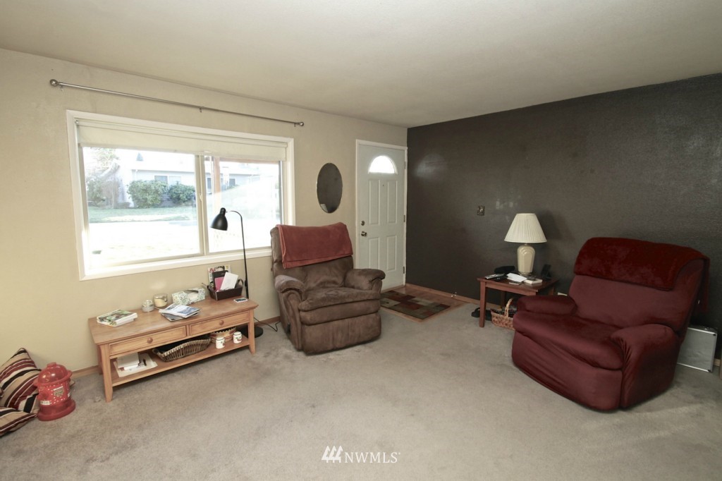 2404 Northeast 9th Place Renton, WA 98056 - Photo 2 of 13