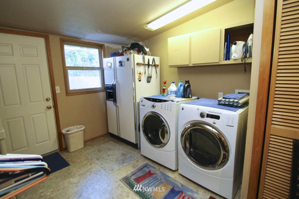2404 Northeast 9th Place Renton, WA 98056 - Photo 11 of 13
