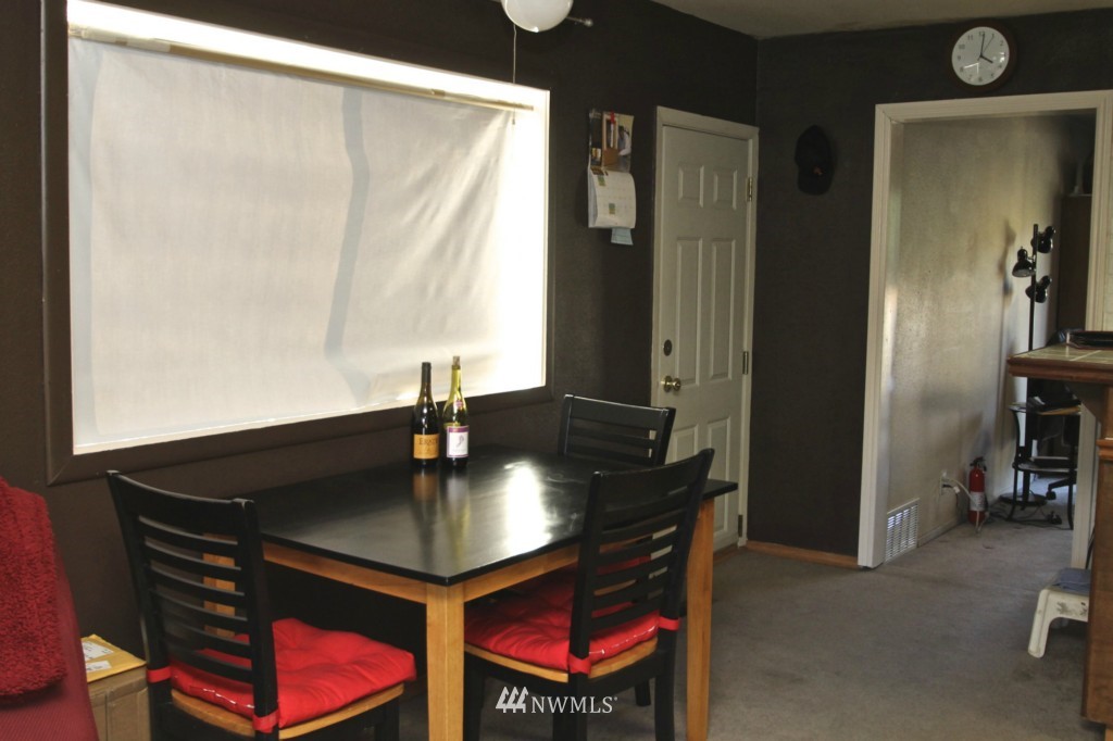 2404 Northeast 9th Place Renton, WA 98056 - Photo 5 of 13