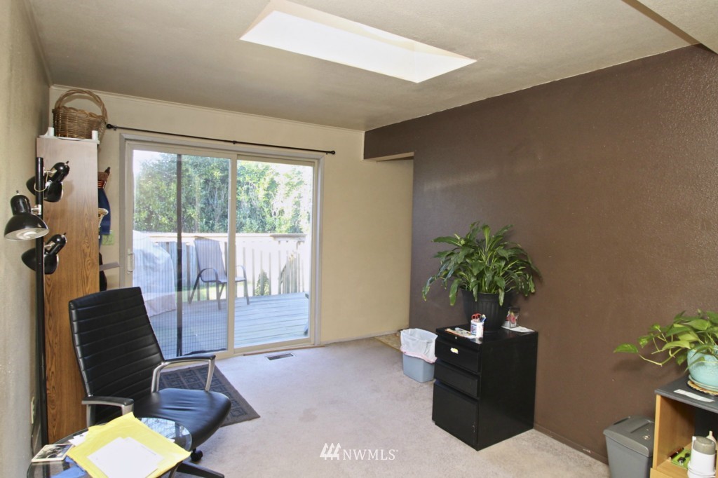 2404 Northeast 9th Place Renton, WA 98056 - Photo 6 of 13