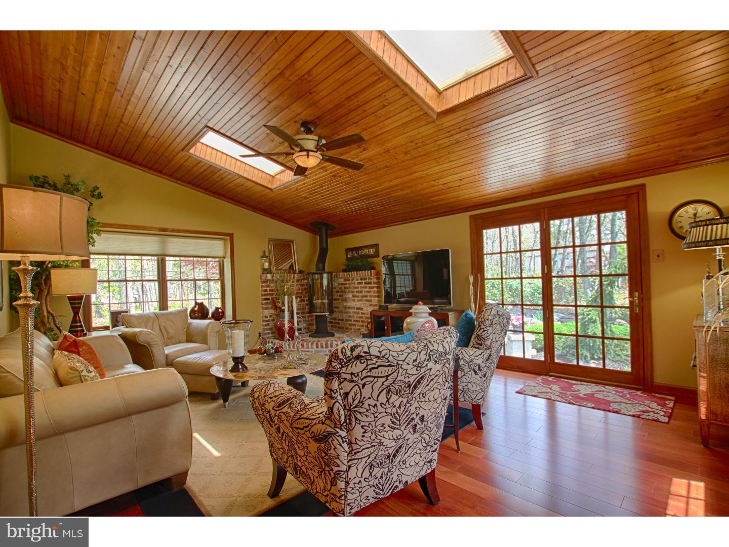 2 Carolyn Lane Southampton, NJ 08088 - Photo 9 of 25 Family Room