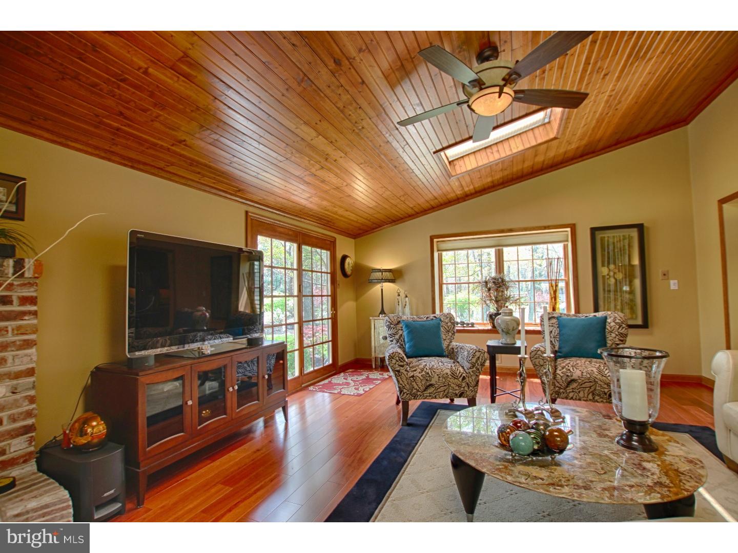 2 Carolyn Lane Southampton, NJ 08088 - Photo 10 of 25 Family Room