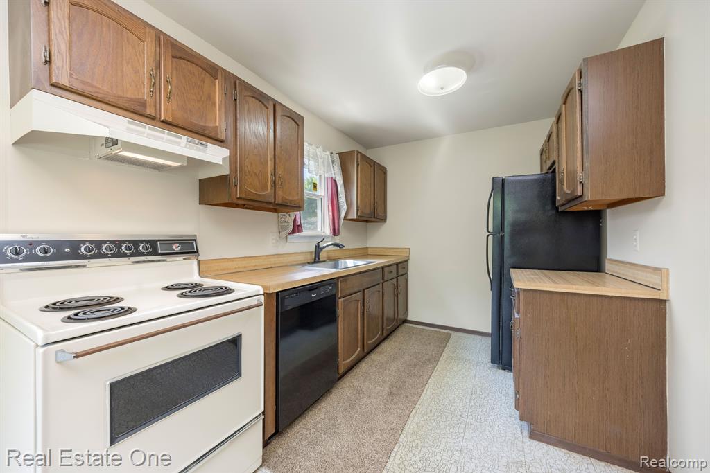 24556 Park Ridge Court Novi, MI 48375 - Photo 17 of 34