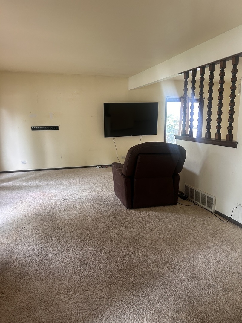 3519 Arthur Road Crete, IL 60417 - Photo 4 of 17 a living room with furniture and a flat screen tv