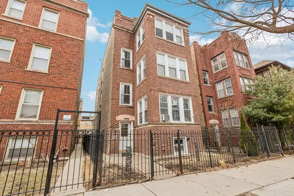 $850,000 | 2018 West Birchwood Avenue, Chicago, IL 60645