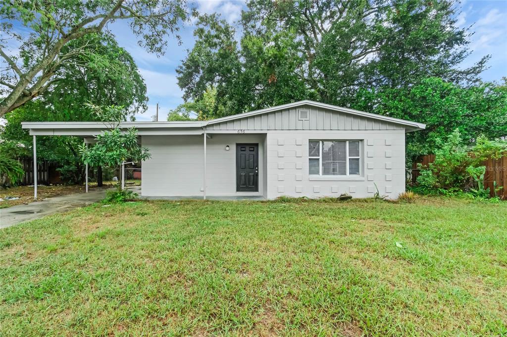 656 Caliente Way Altamonte Springs, FL 32714 - Photo 1 of 1 a front view of house with yard and green space