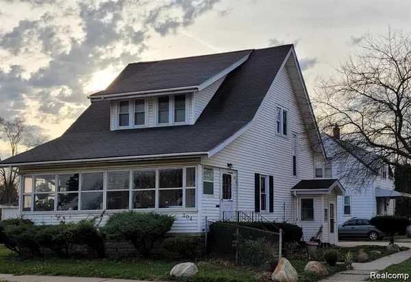 $1,400 | 304 Ecorse Road, Ypsilanti, MI 48198
