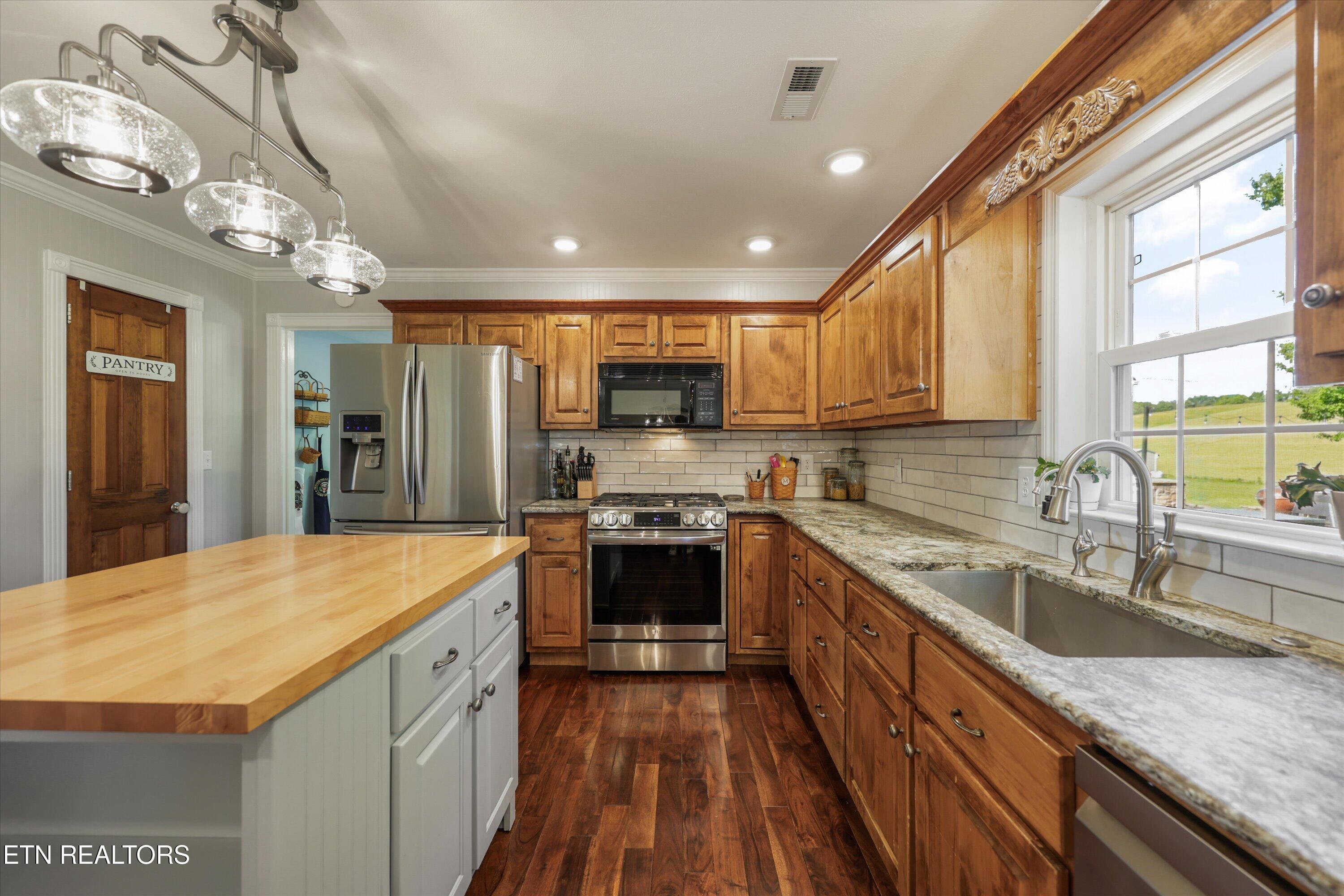 1167 Sable Road Spring City, TN 37381 - Photo 16 of 48 Kitchen
