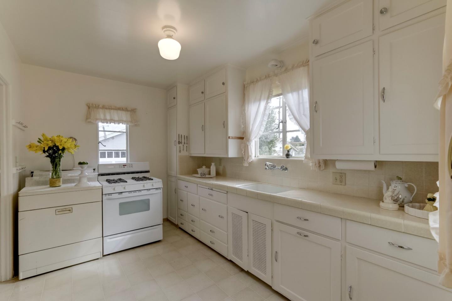 120 Rathburn Way Santa Cruz, CA 95062 - Photo 4 of 10 Gallery Image 4