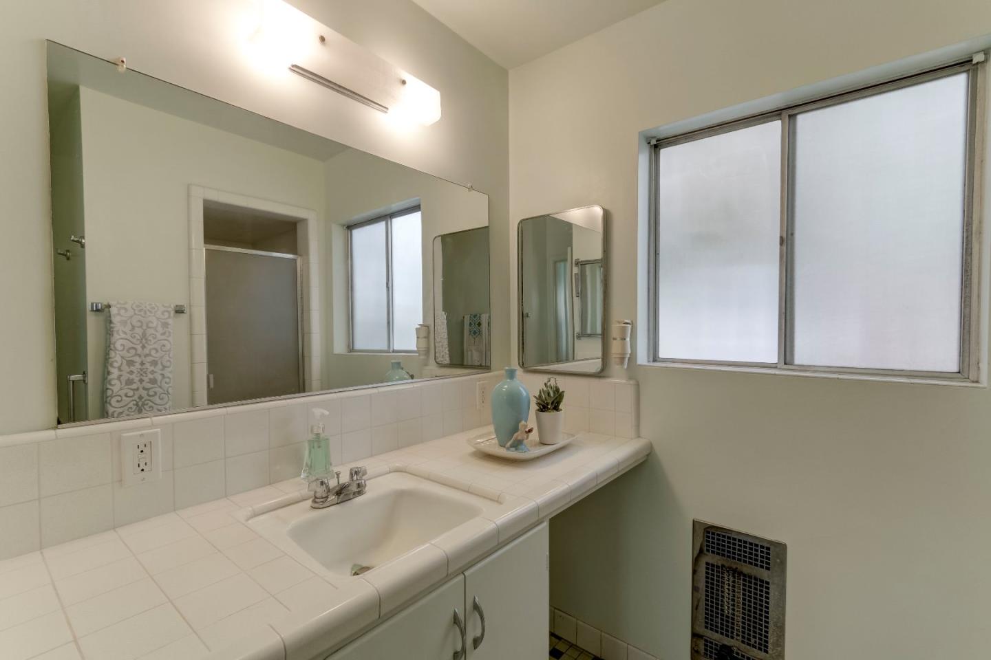120 Rathburn Way Santa Cruz, CA 95062 - Photo 9 of 10 Gallery Image 9