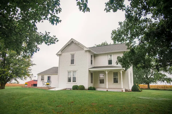 $219,000 | 2393 County Road 1400 East, Mendon, IL 62351