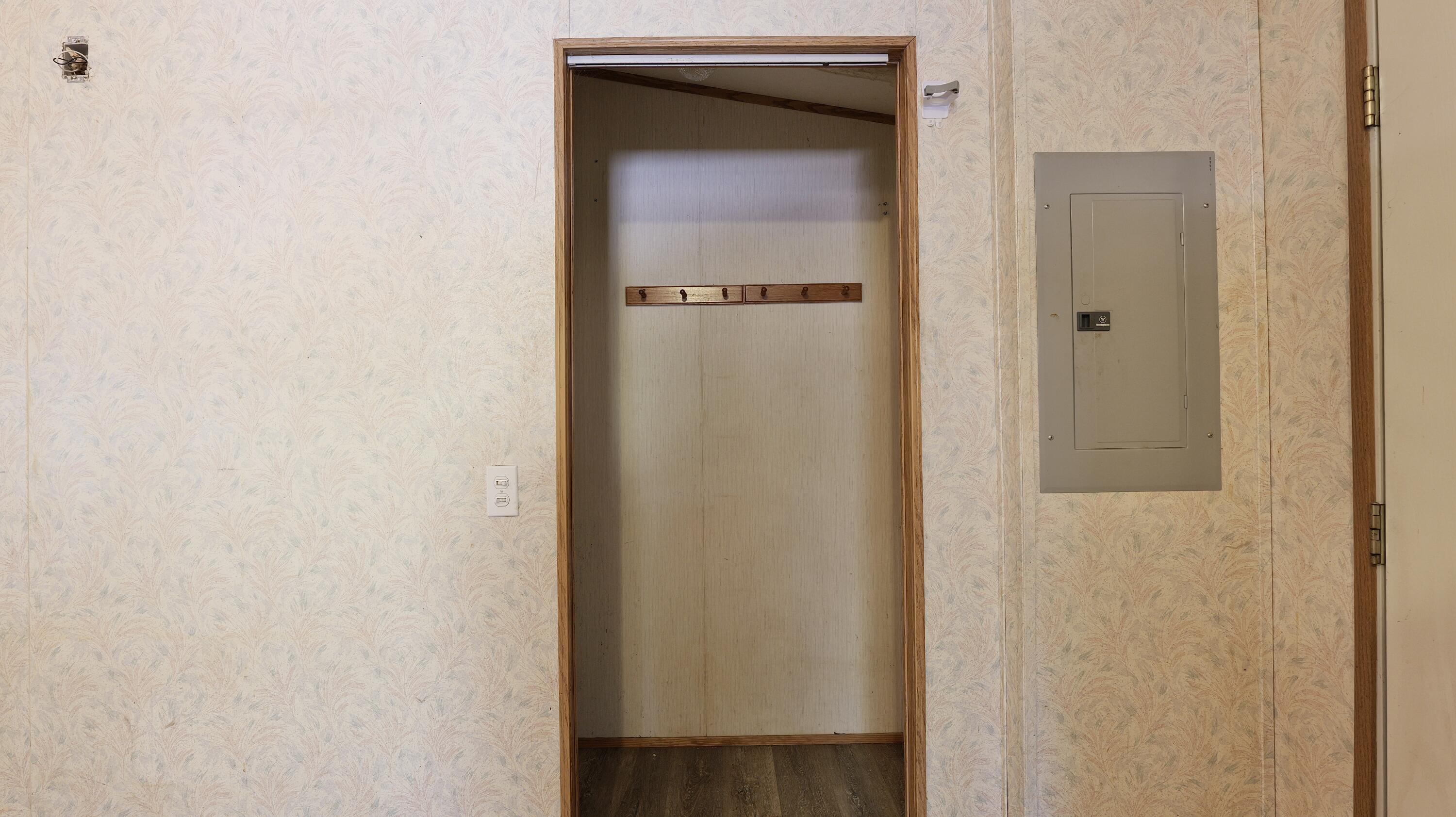 7161 Crowfoot Road Trail, OR 97541 - Photo 15 of 33 Laundry Off Kitchen